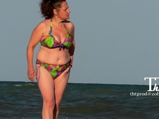 BBW matures and grannies at the beach (swimsuit)